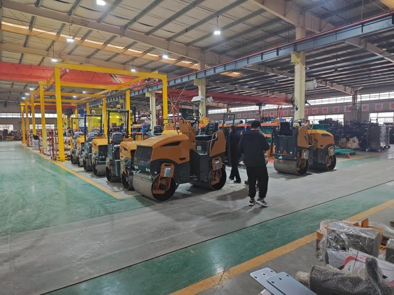 小型壓路機價格不能盲從，先把知識來學起！